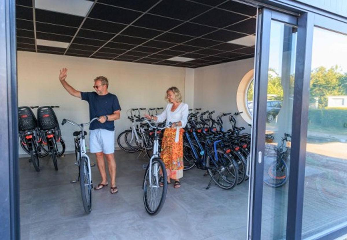 Ervaar 'Fryske Weelde' Op Vijf Sterren Vakantiepark De Kuilart Koudum Exterior foto