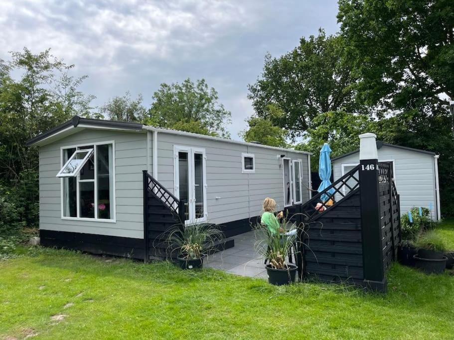 Ervaar 'Fryske Weelde' Op Vijf Sterren Vakantiepark De Kuilart Koudum Exterior foto