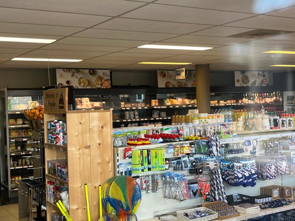 Ervaar 'Fryske Weelde' Op Vijf Sterren Vakantiepark De Kuilart Koudum Exterior foto